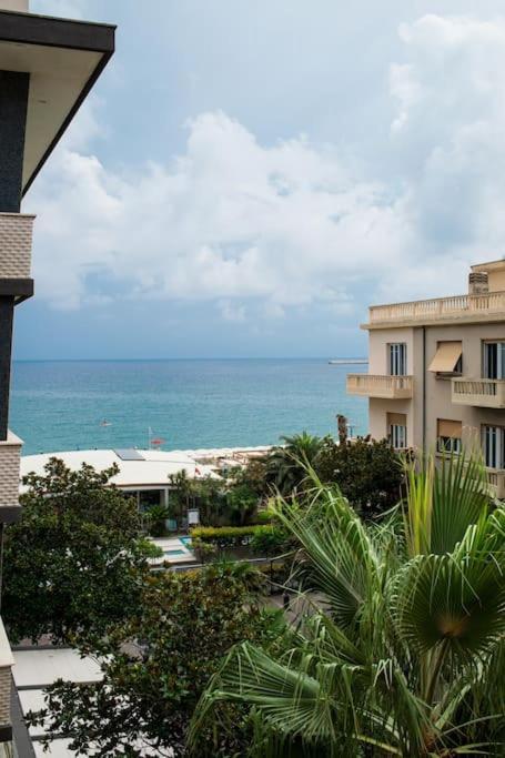 Le Finestre Sul Mare Apartment Albissola Marina Exterior photo