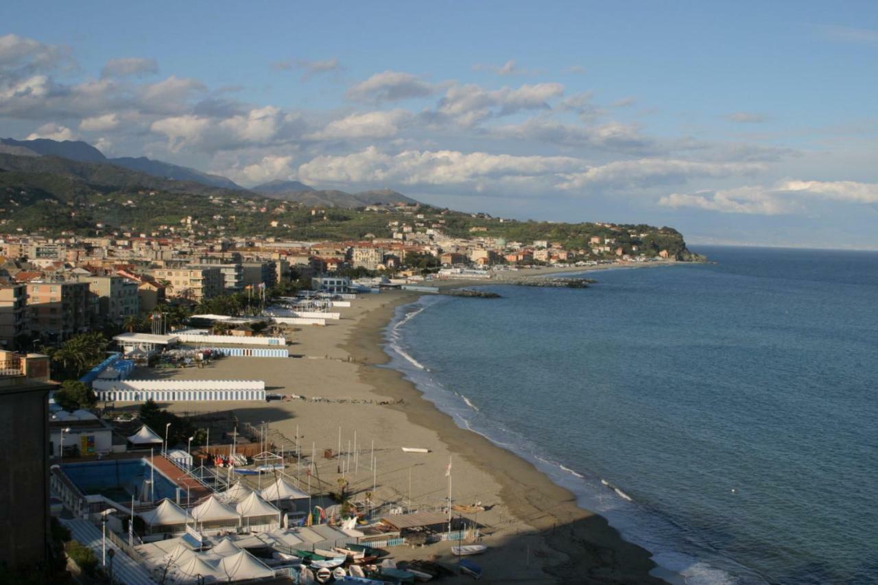 Le Finestre Sul Mare Apartment Albissola Marina Exterior photo